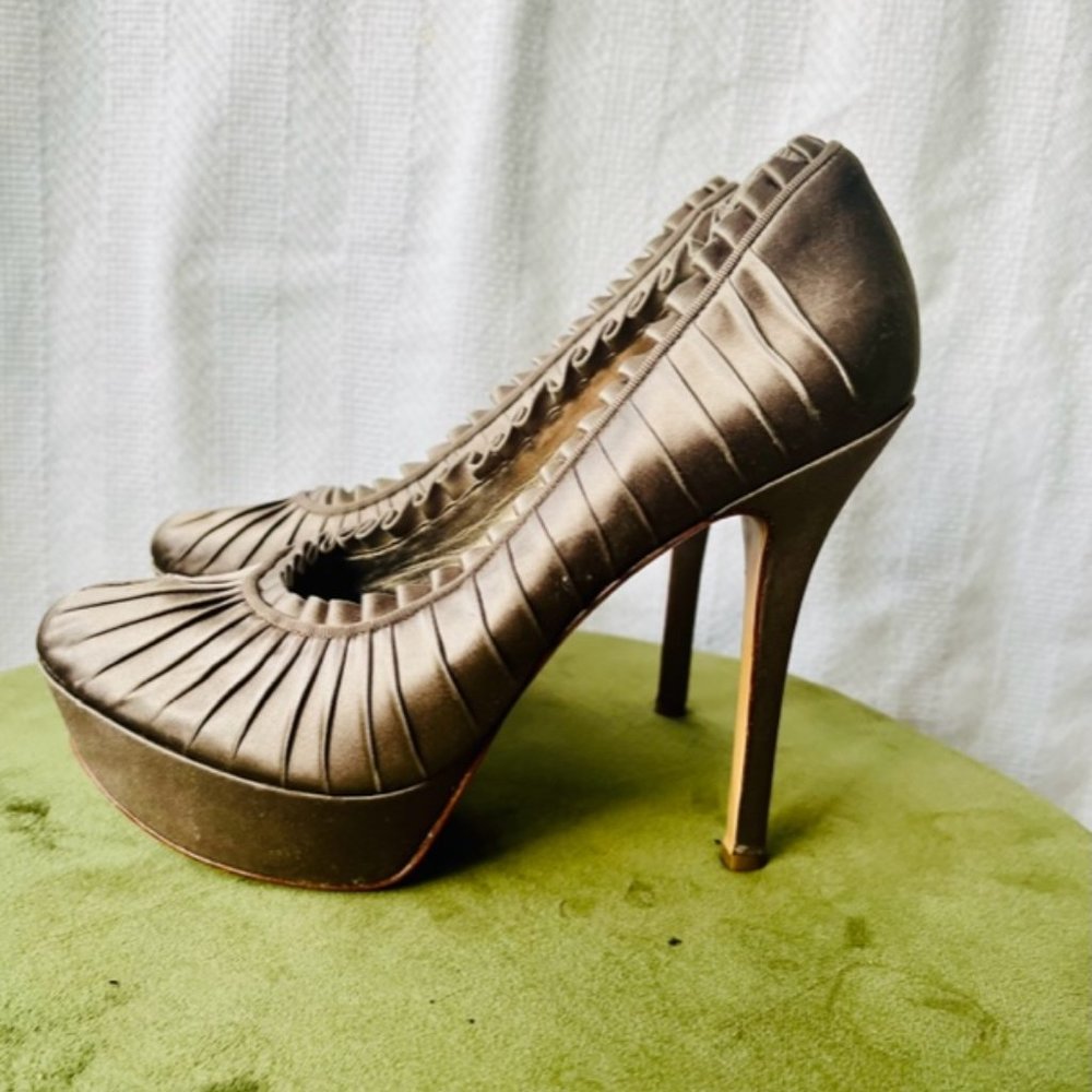 Joan & David size 11 Platform heels